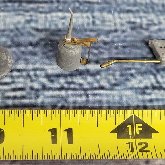 Vintage 3 pieces Rare mini Collectible lead and brass oil cans and grease gun - Picture 6 of 7